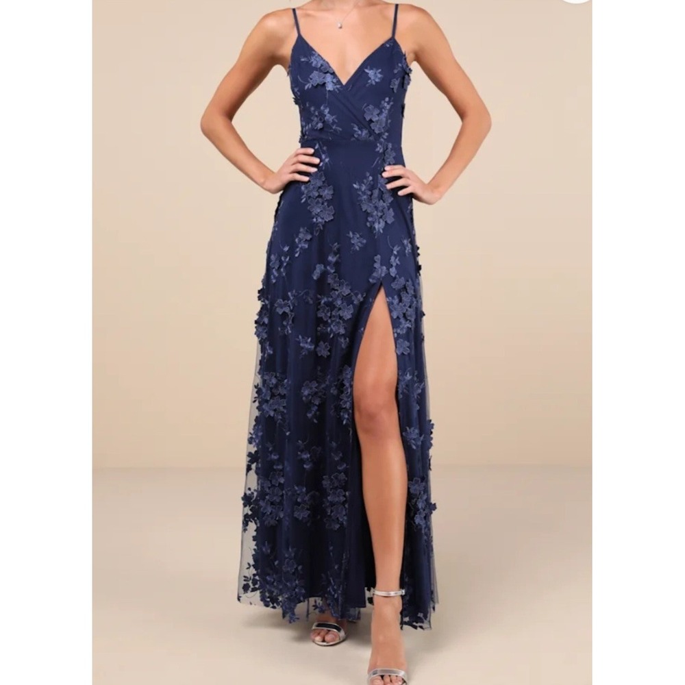 Lulus Women Rare Presence 3D Floral Maxi Dress Navy Blue‎ Spaghetti Strap NWT M